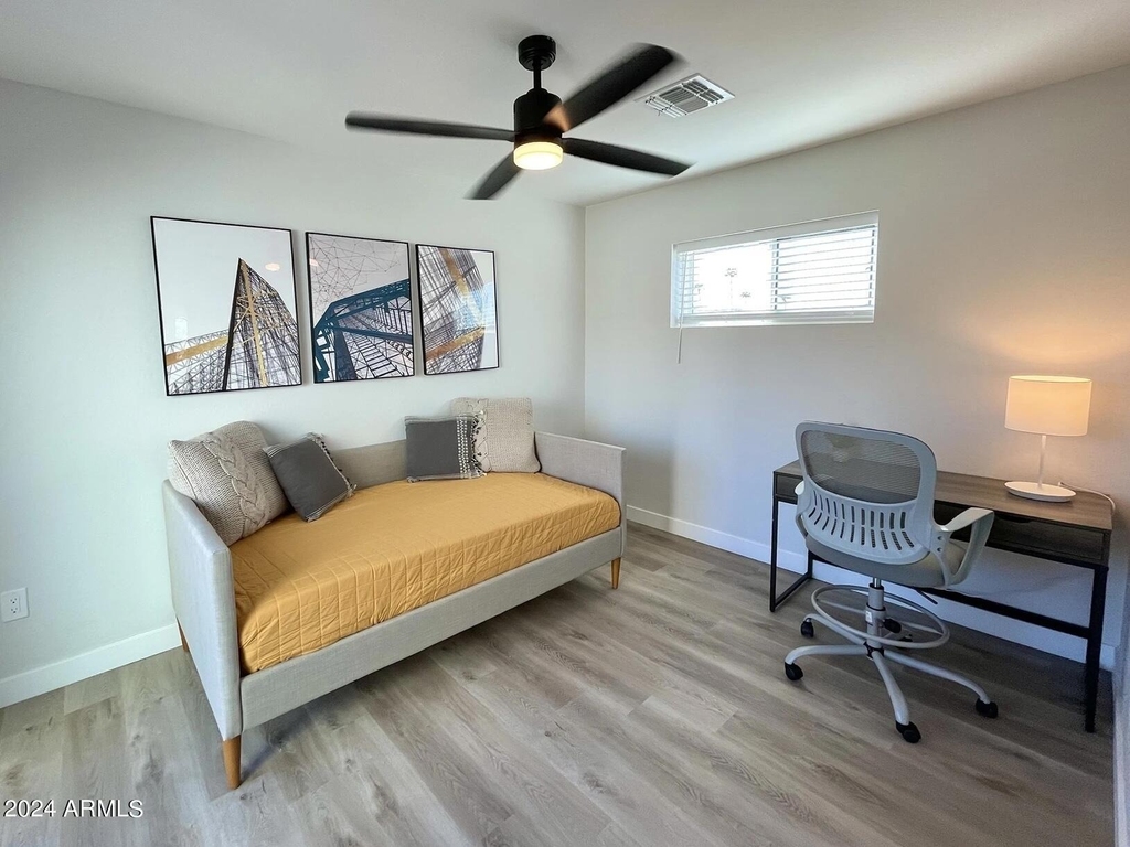 815 E Roma Avenue - Photo 9