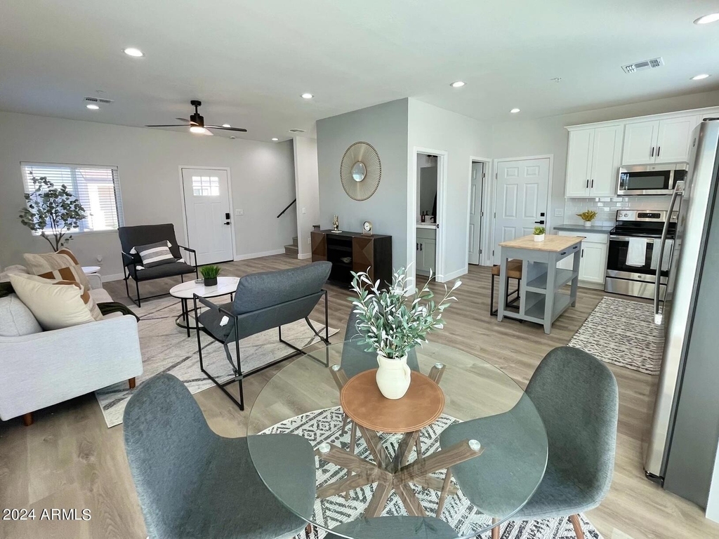 815 E Roma Avenue - Photo 0