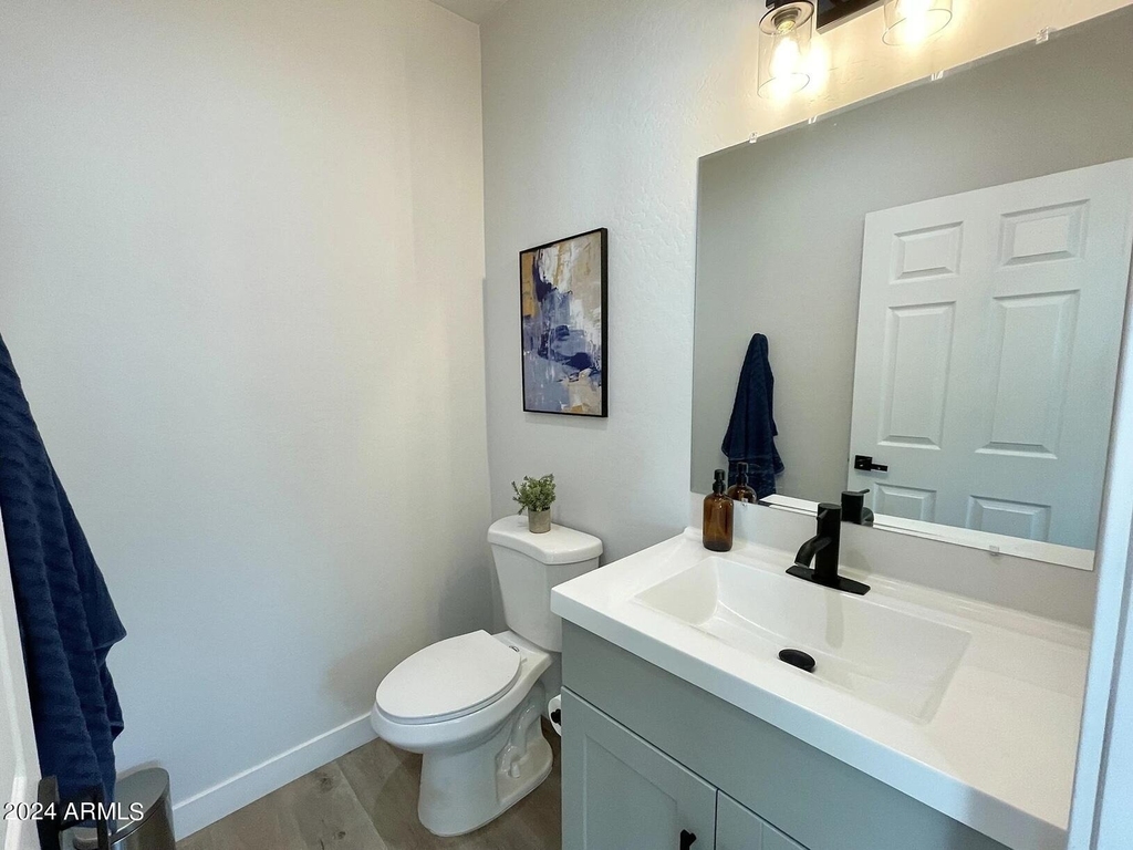 815 E Roma Avenue - Photo 8