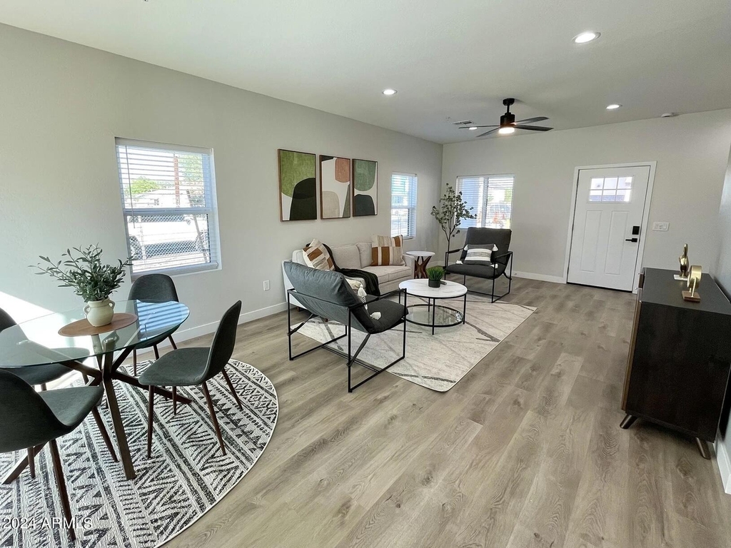 815 E Roma Avenue - Photo 3