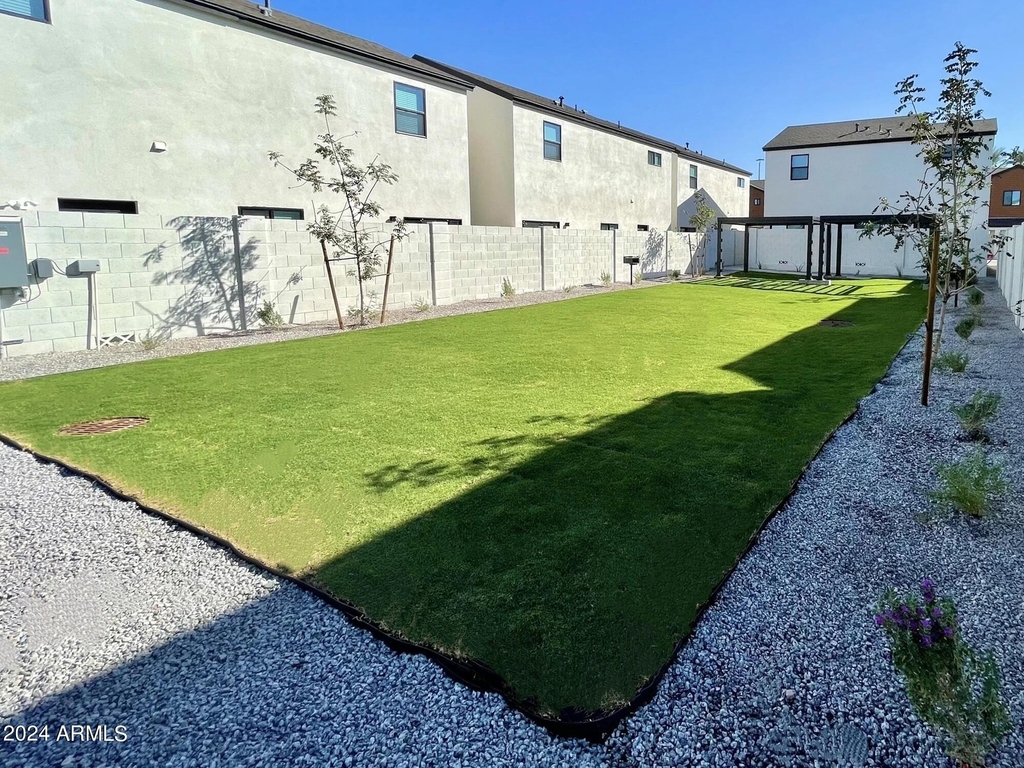815 E Roma Avenue - Photo 24