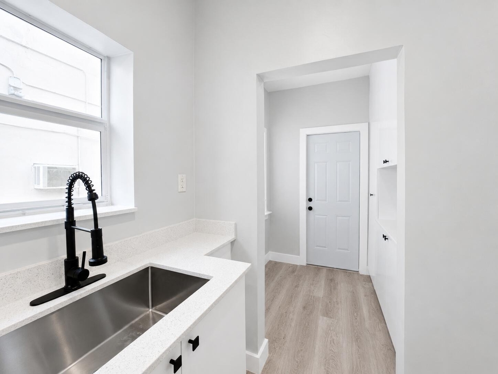 1905 Monroe Street - Photo 13
