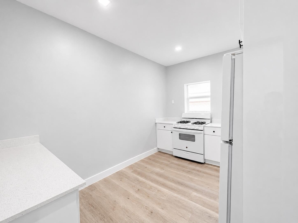 1905 Monroe Street - Photo 10