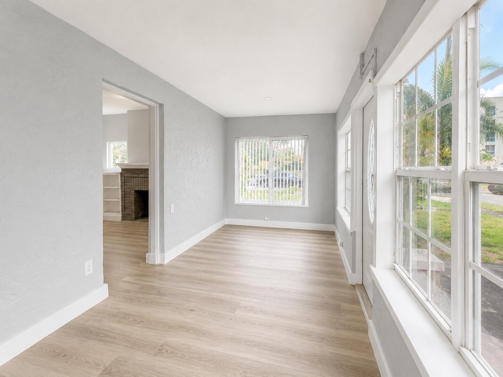 1905 Monroe Street - Photo 4