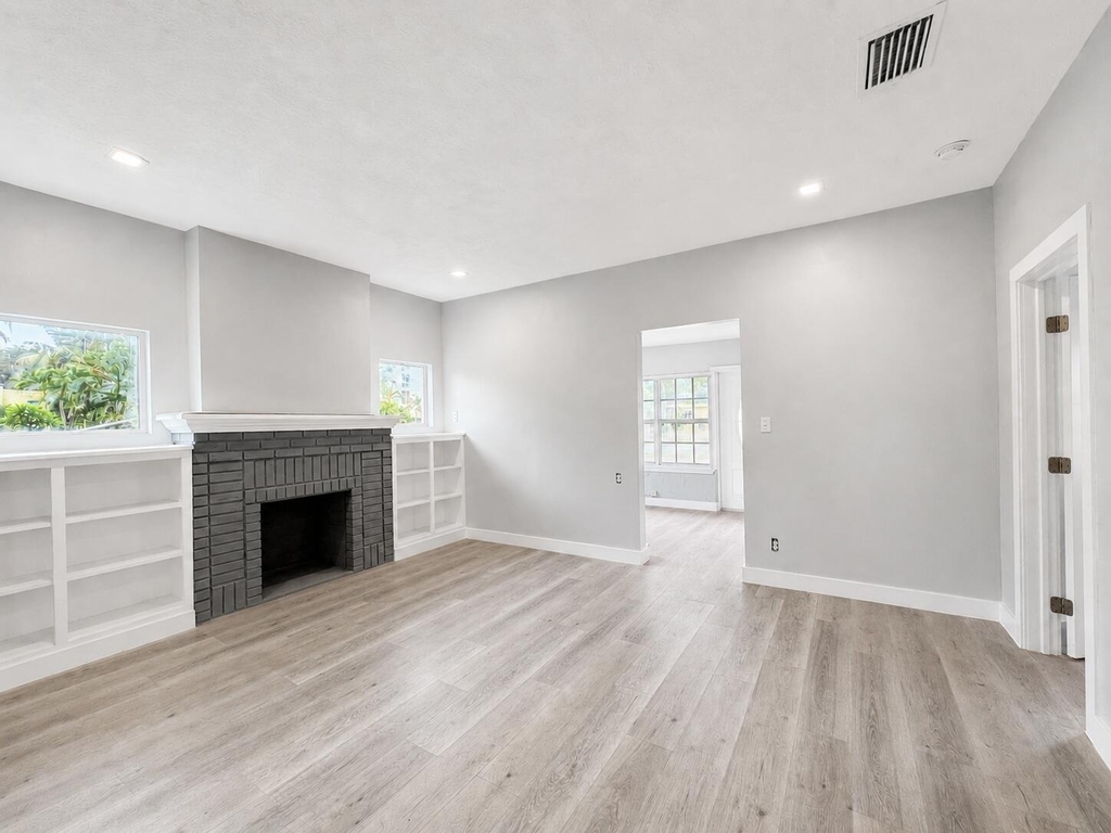 1905 Monroe Street - Photo 2