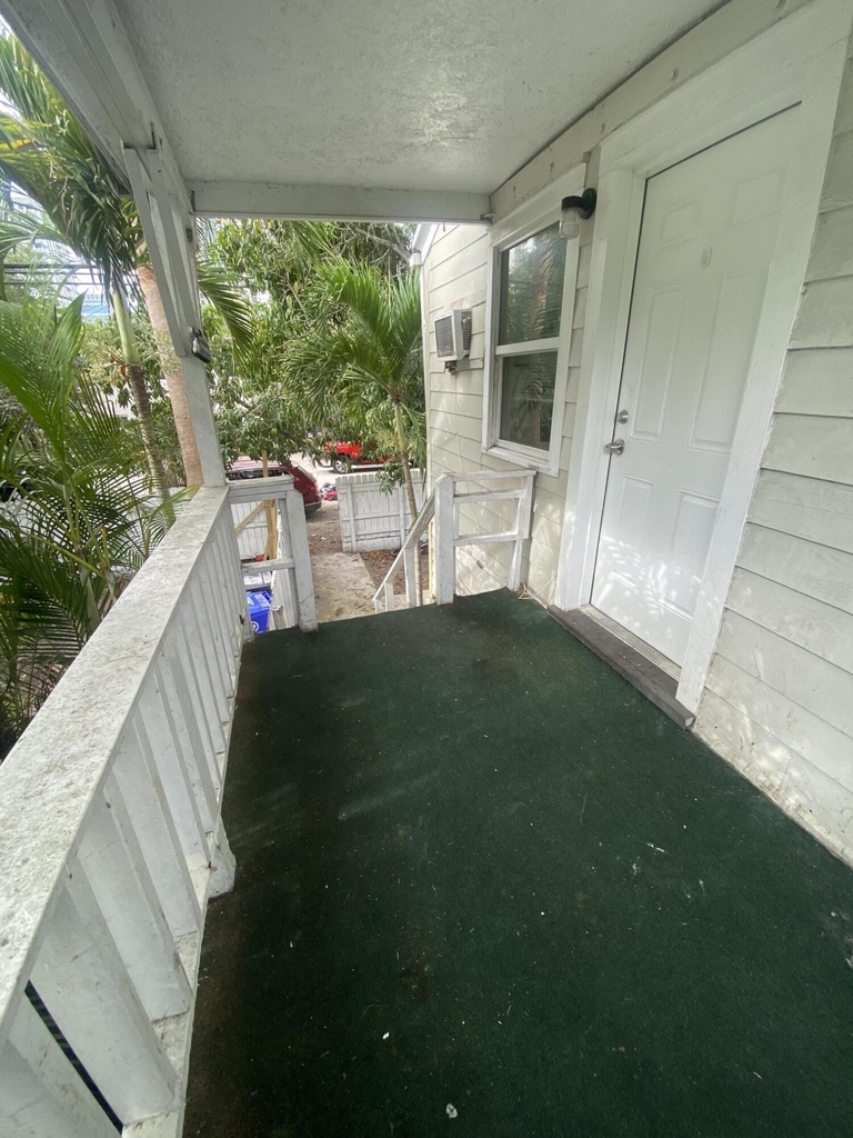 115 Ne 2nd Street - Photo 1