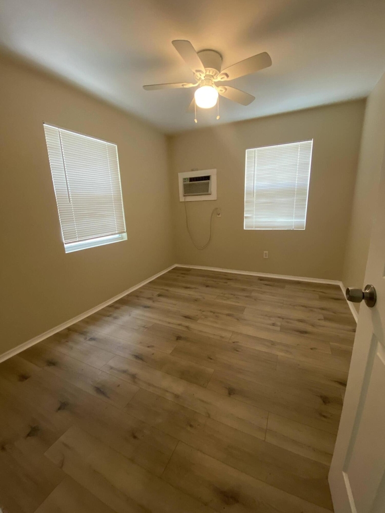 115 Ne 2nd Street - Photo 2