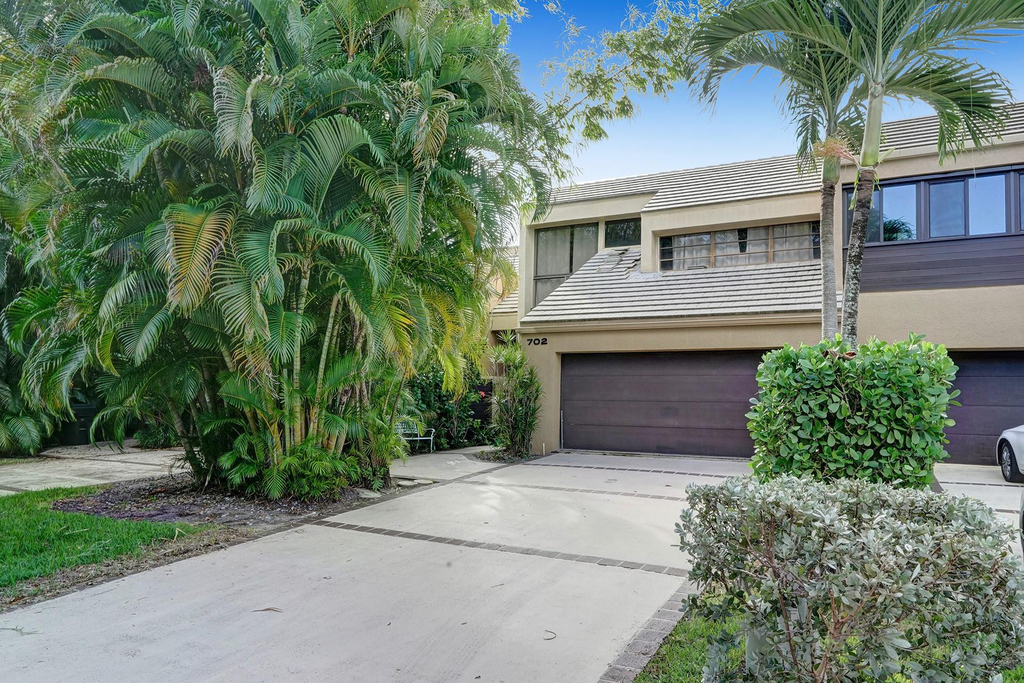 702 Saint Albans Drive - Photo 0