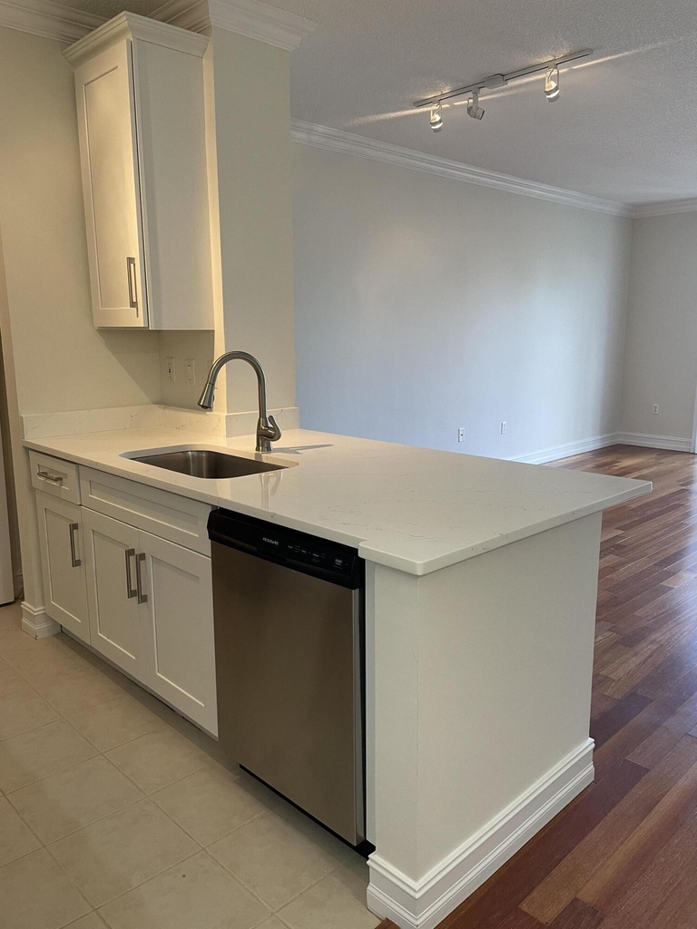 780 S Sapodilla Avenue - Photo 3