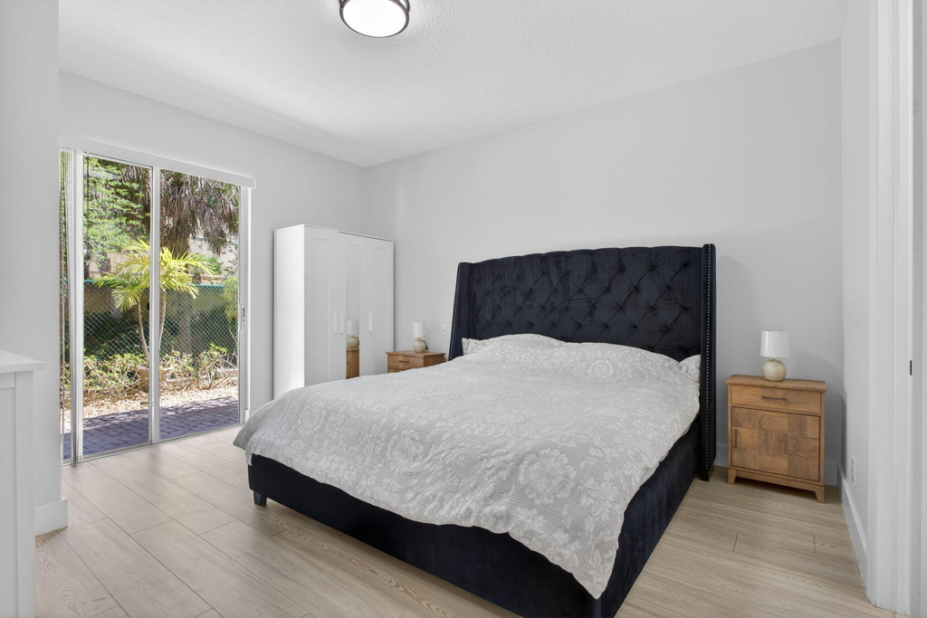 2457 Ne 14th Street - Photo 25