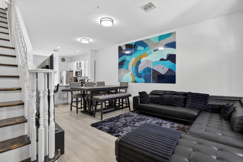 2457 Ne 14th Street - Photo 2