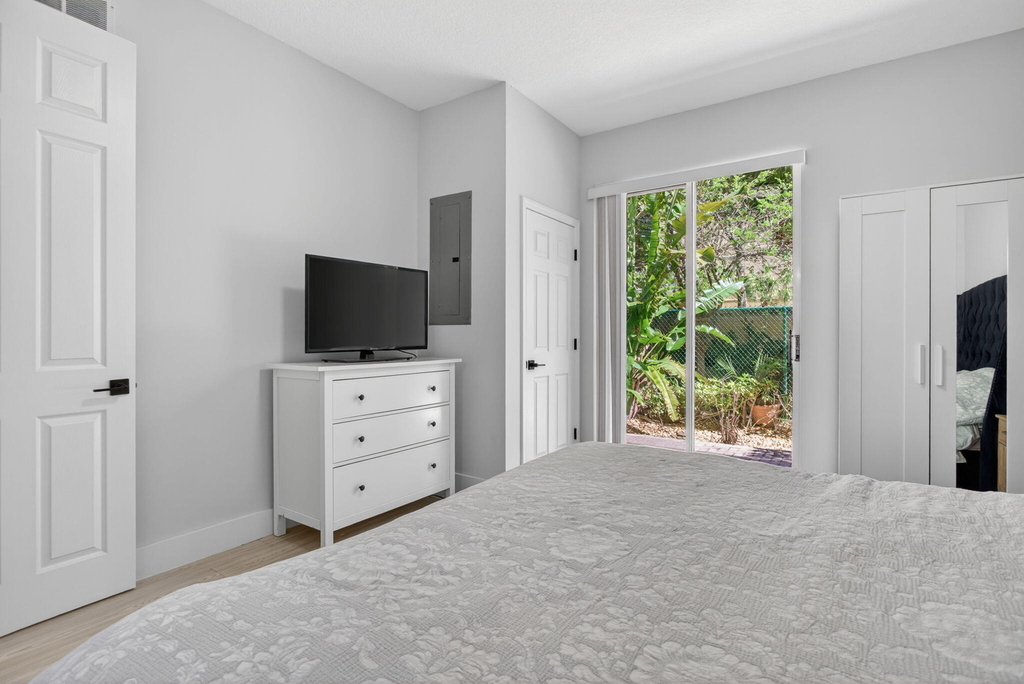 2457 Ne 14th Street - Photo 24
