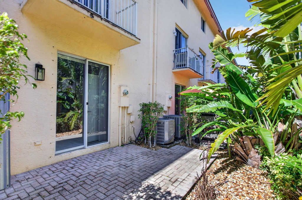2457 Ne 14th Street - Photo 30