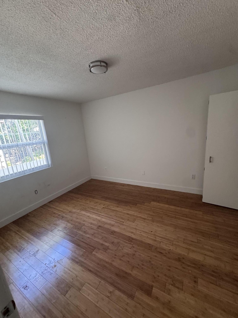 570 Ne 64th Street - Photo 4