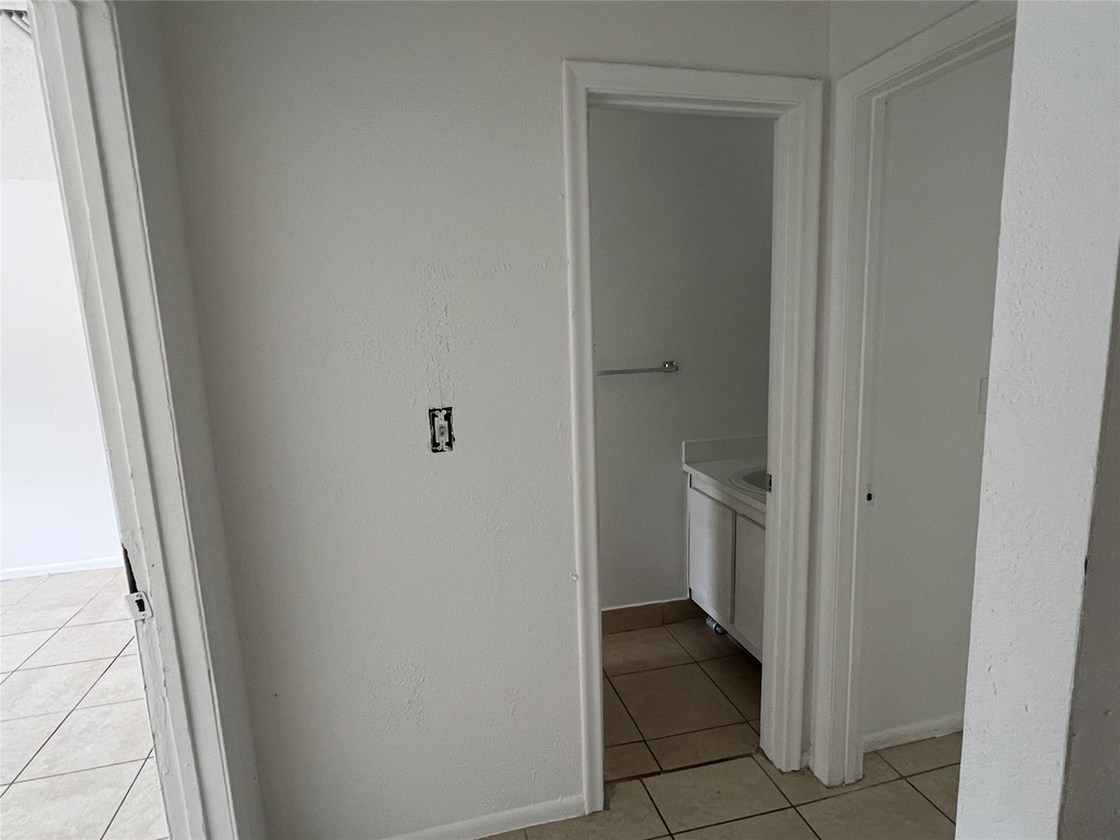 2442 Nw 52nd Avenue - Photo 9