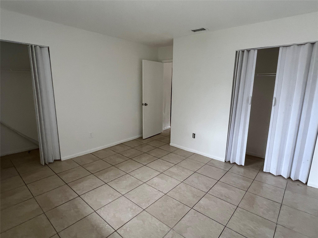 2442 Nw 52nd Avenue - Photo 8