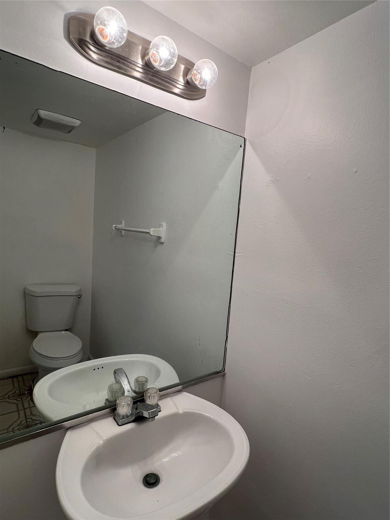 2442 Nw 52nd Avenue - Photo 4