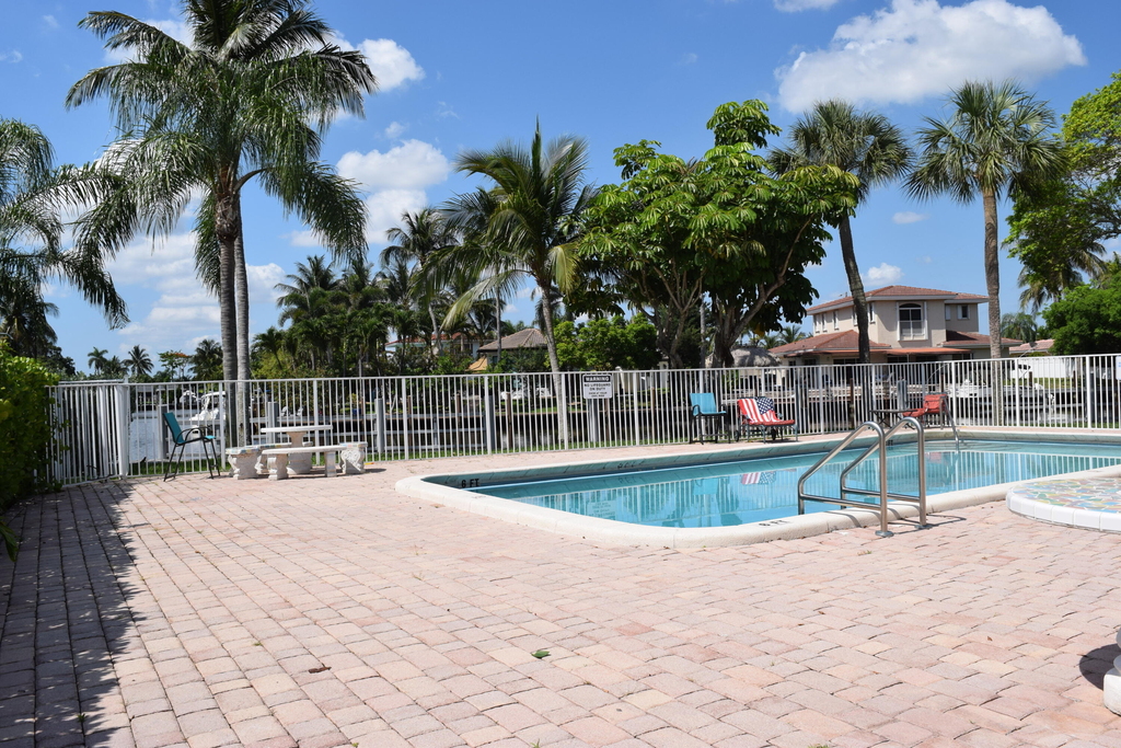 151 Se 6th Avenue - Photo 15