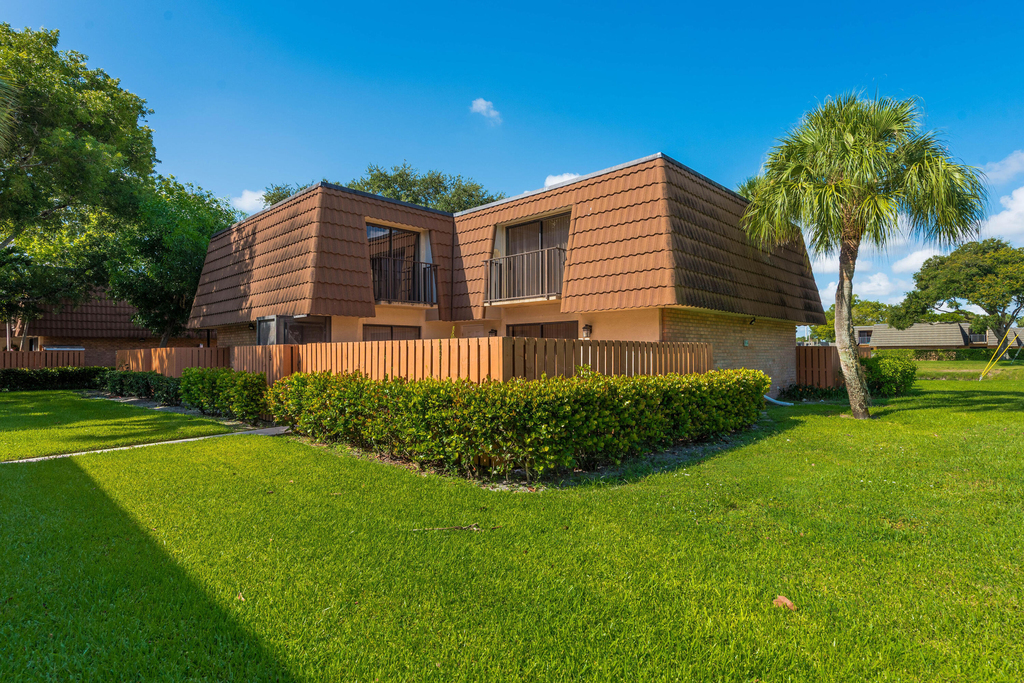 185 Charter Way - Photo 1