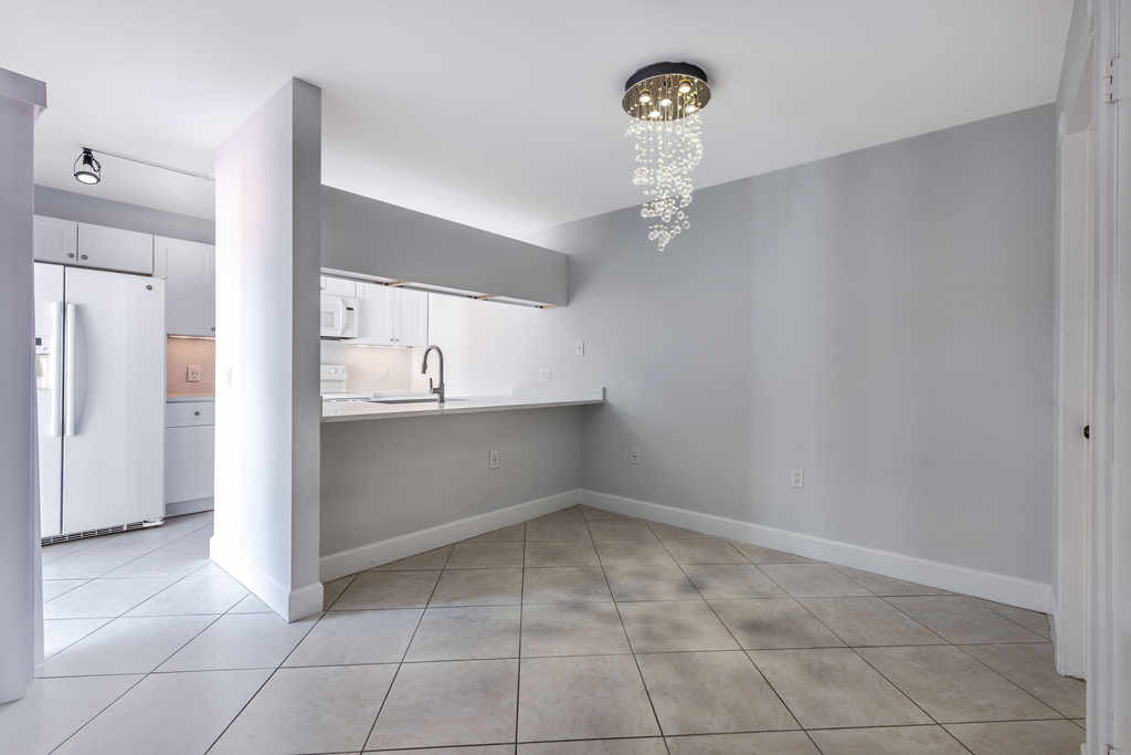 185 Charter Way - Photo 2