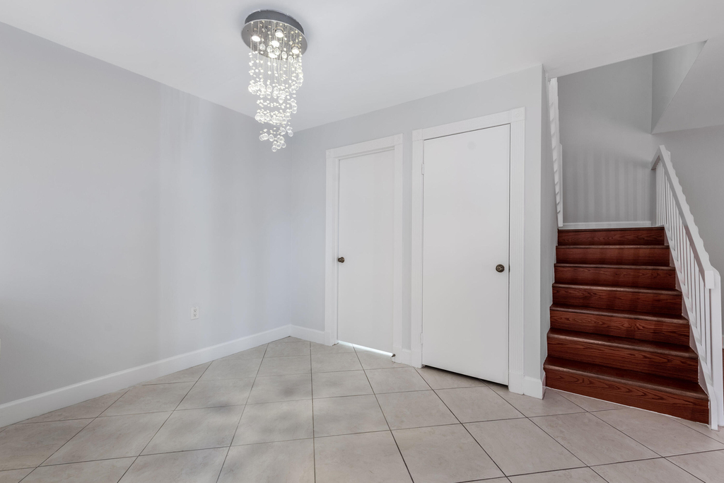 185 Charter Way - Photo 3