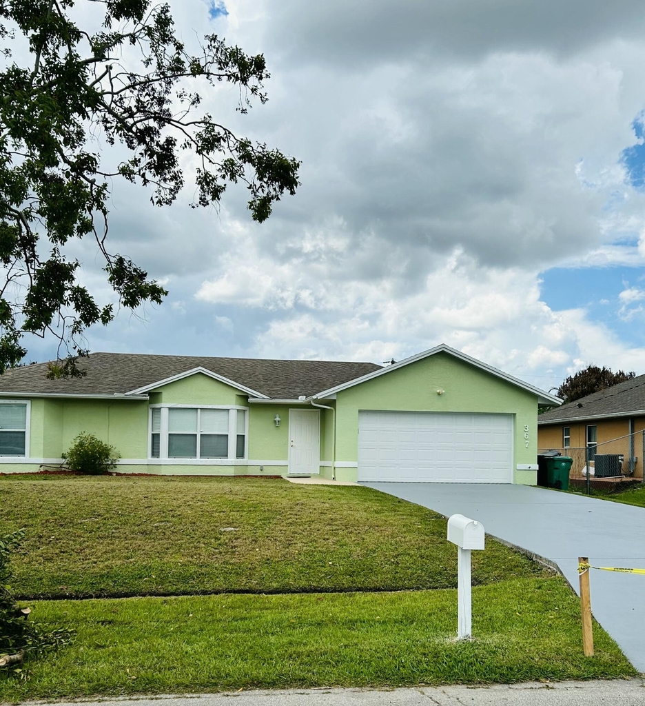 367 Sw Donna Terrace - Photo 0