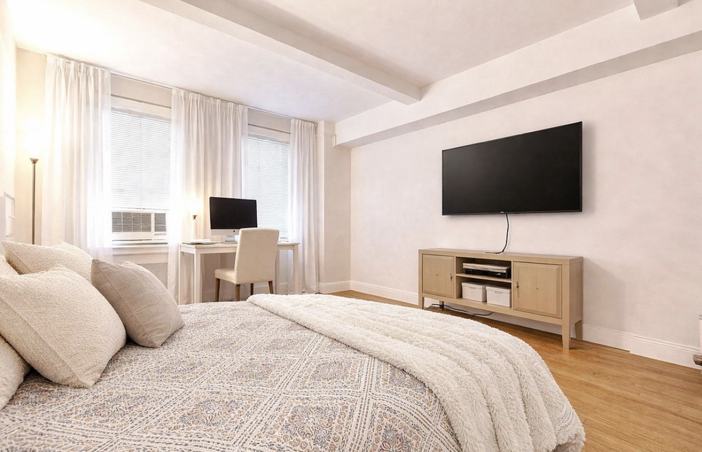 150 East 39th Street - Photo 1