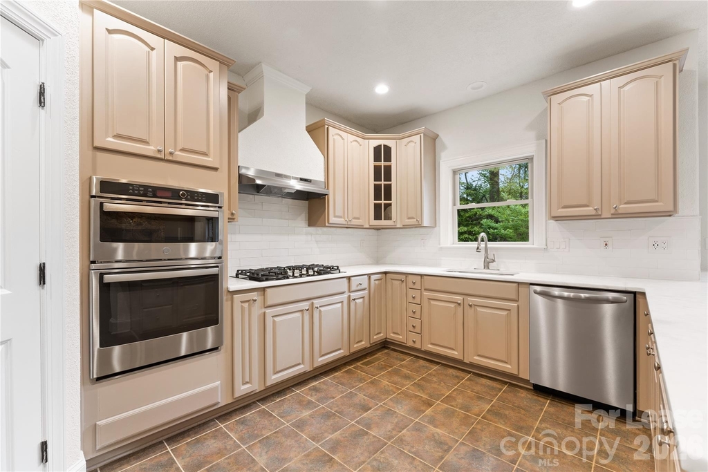 7307 Roseland Avenue - Photo 8