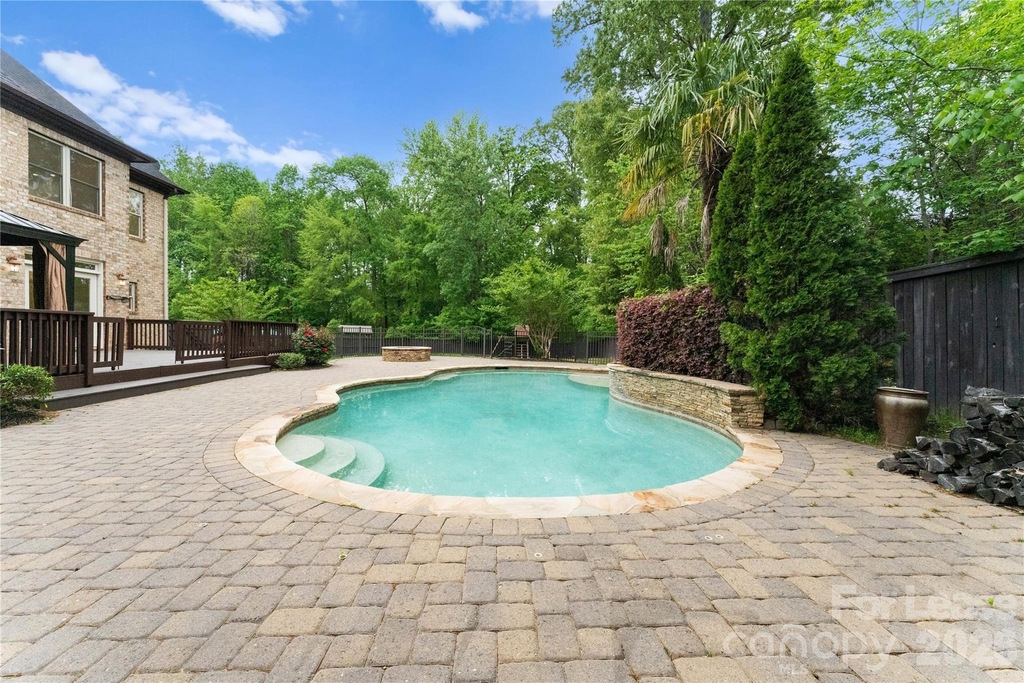 7307 Roseland Avenue - Photo 4