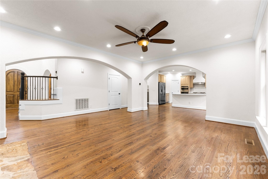 7307 Roseland Avenue - Photo 12