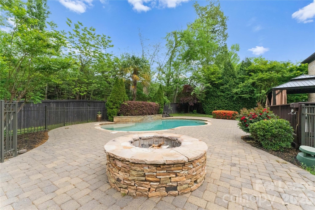 7307 Roseland Avenue - Photo 3