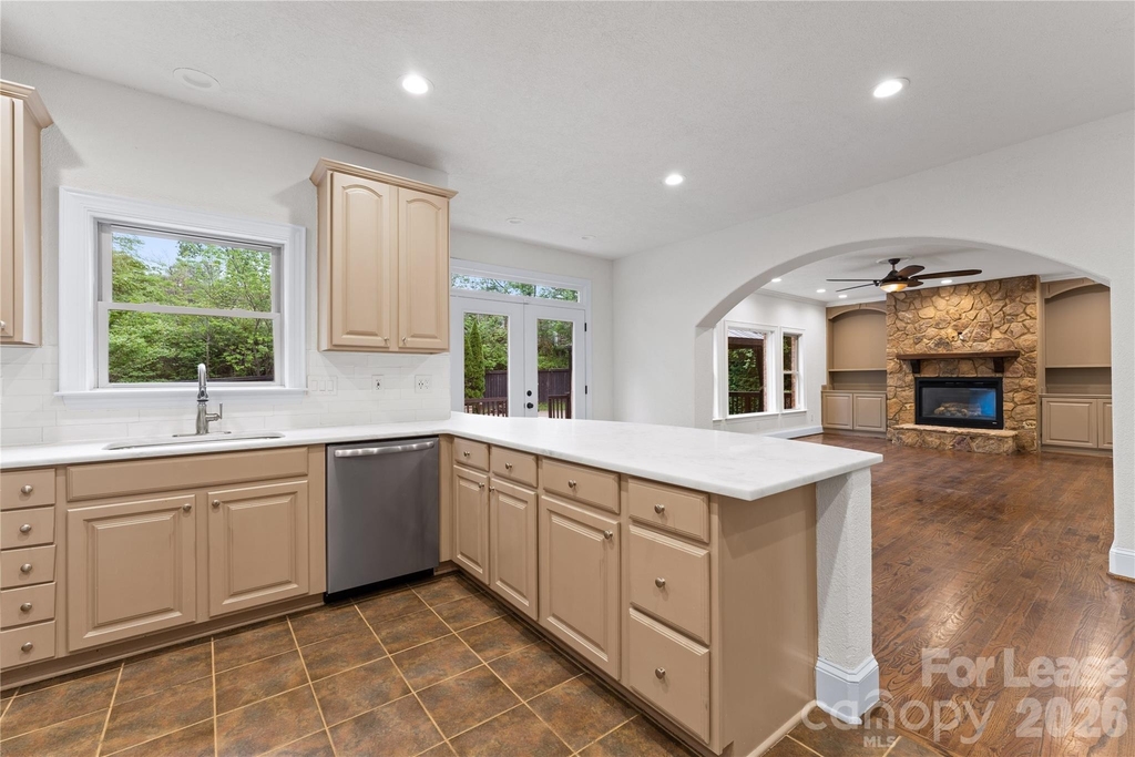 7307 Roseland Avenue - Photo 10