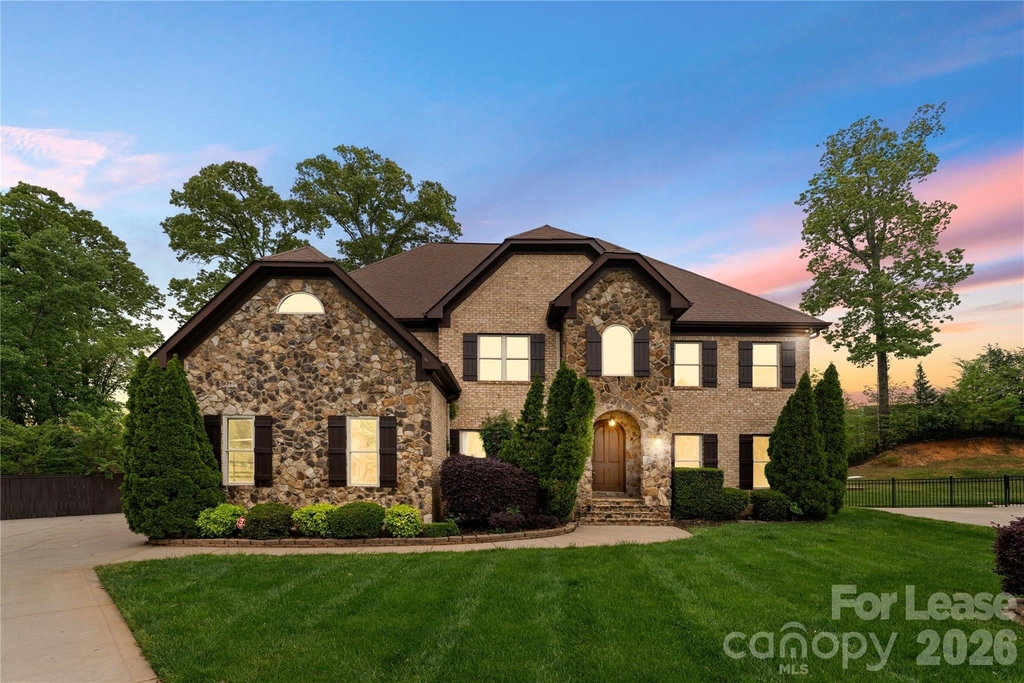 7307 Roseland Avenue - Photo 0