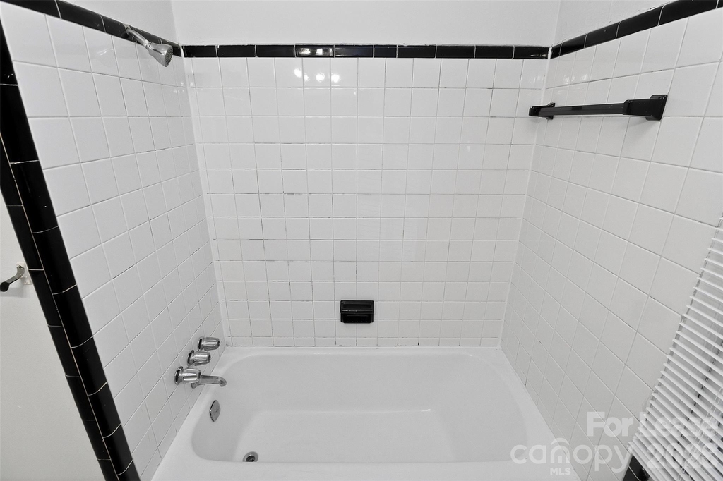 1813 Lasalle Street - Photo 14
