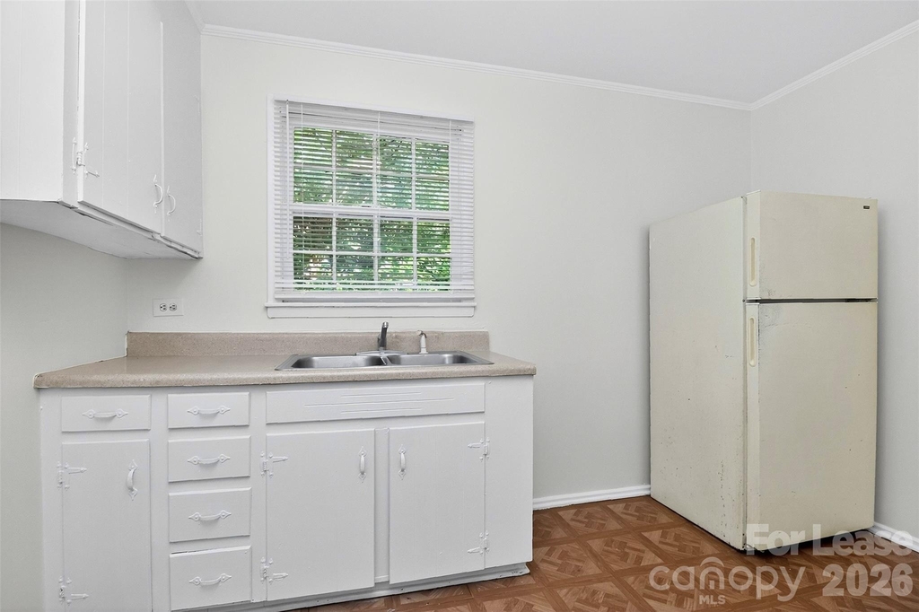 1813 Lasalle Street - Photo 12