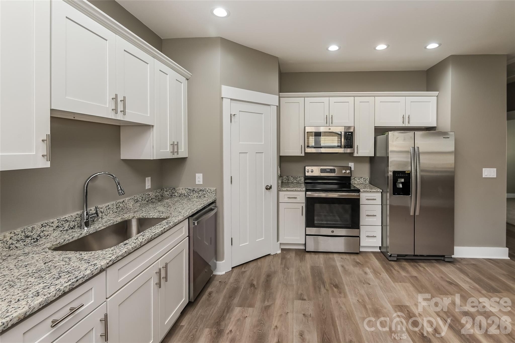 154 Mckinnon Avenue Ne - Photo 3