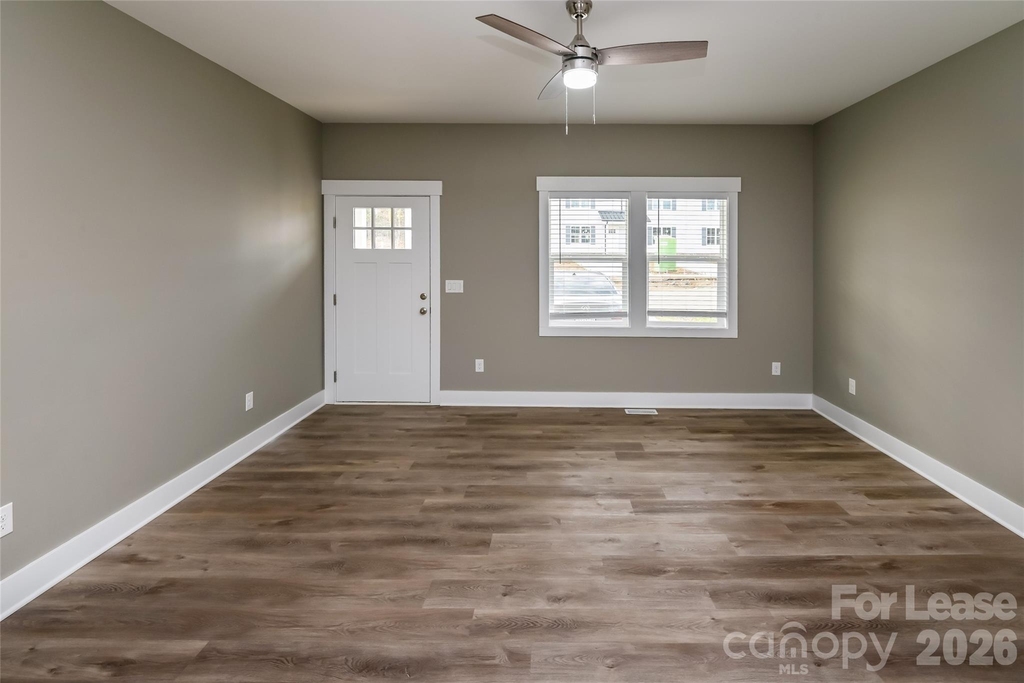 154 Mckinnon Avenue Ne - Photo 5