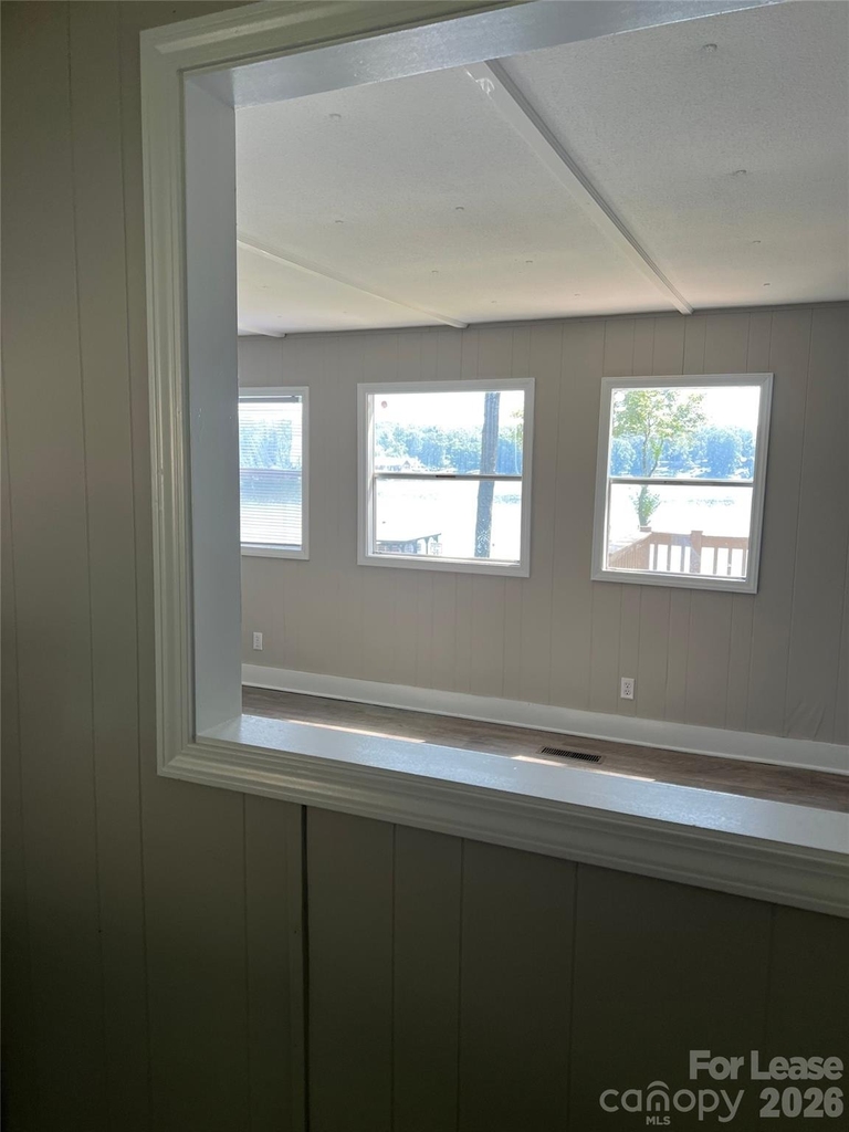 6950 Ingleside Drive - Photo 4