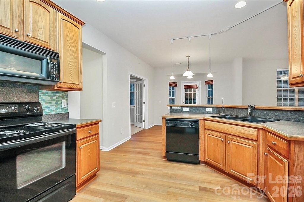 10938 Sedgemoor Lane - Photo 12