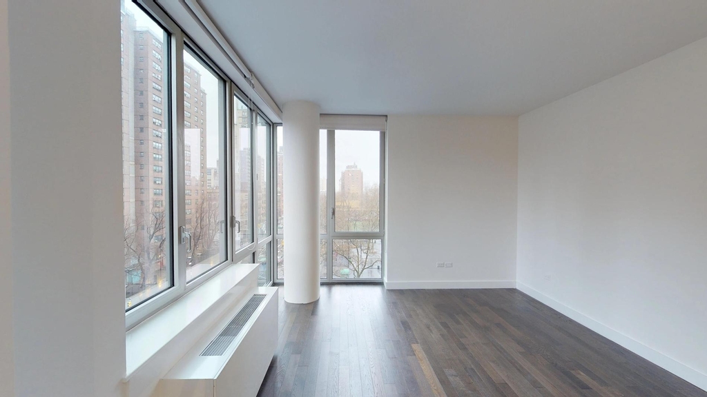 801 Amsterdam Ave - Photo 2
