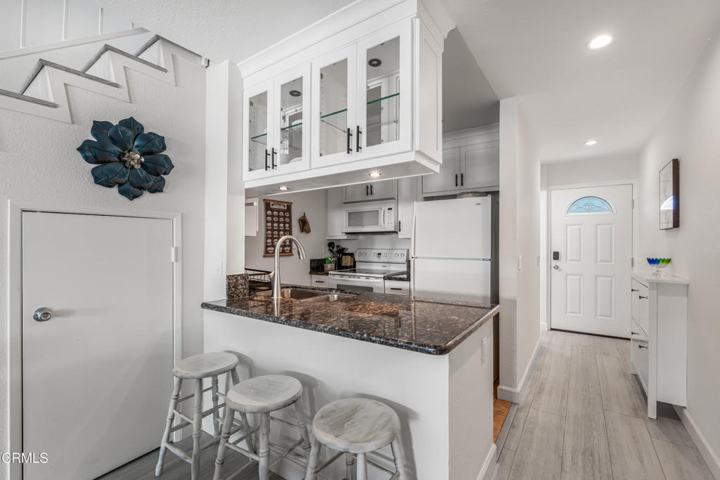 304 E Surfside Drive - Photo 2