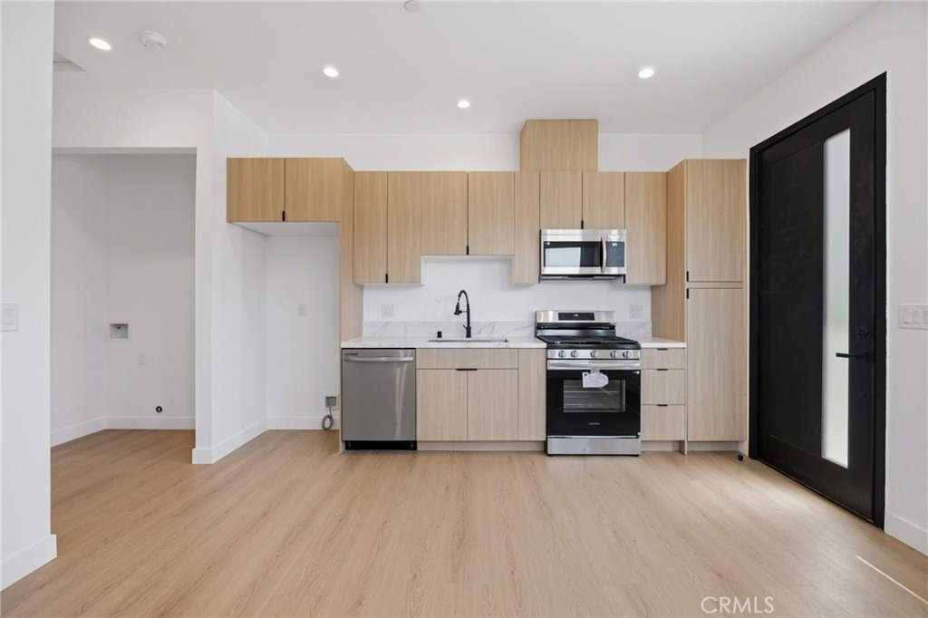 7647 1/2 Melvin Avenue - Photo 8