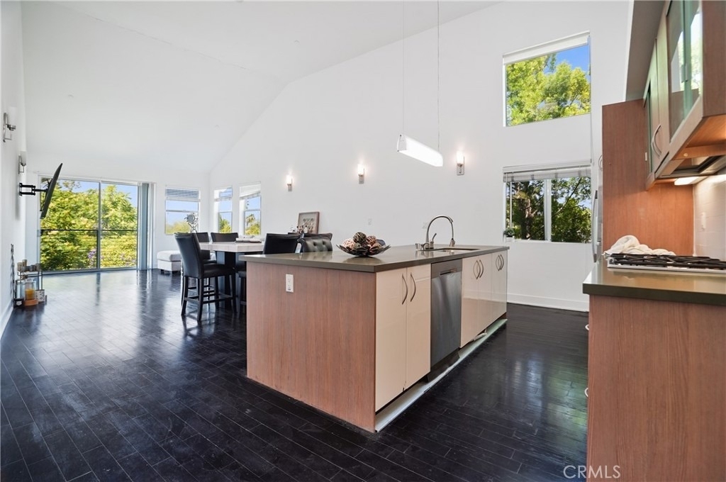 12837 Moorpark Street - Photo 7