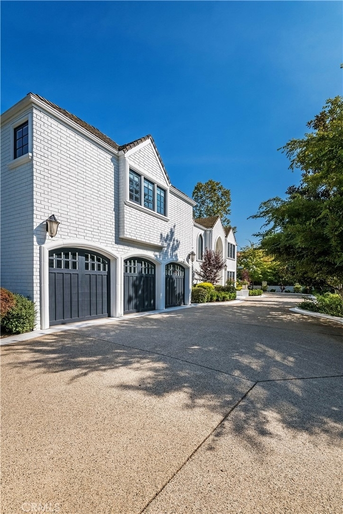 4550 Encino Avenue - Photo 2