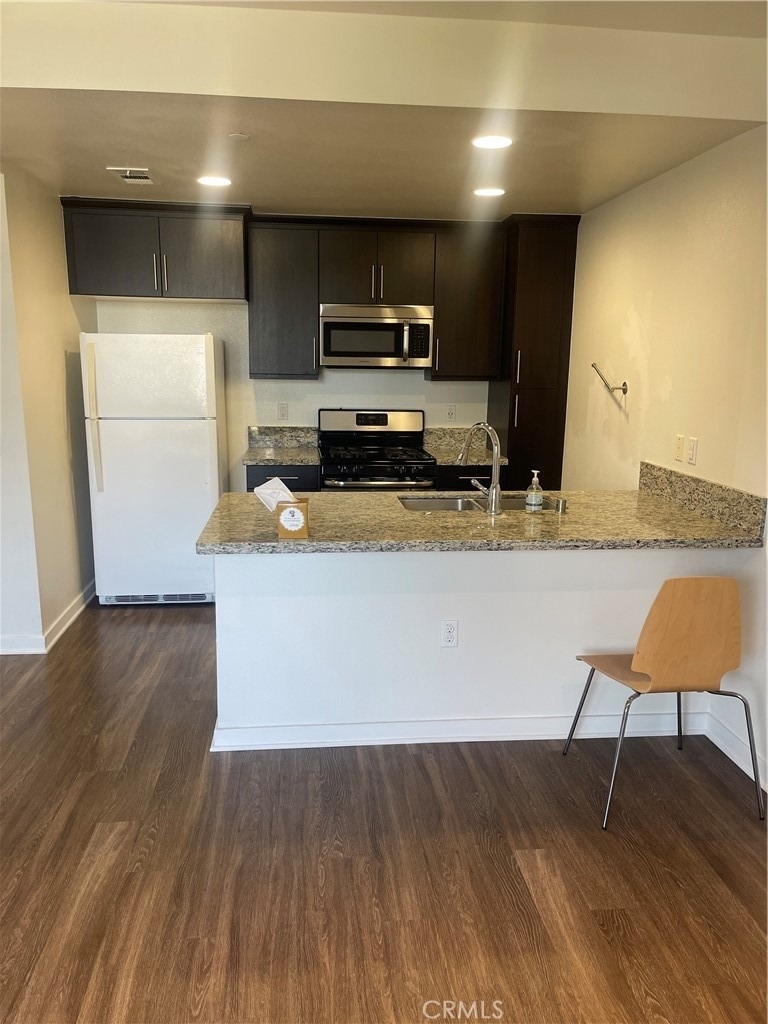 612 E Carson - Photo 1