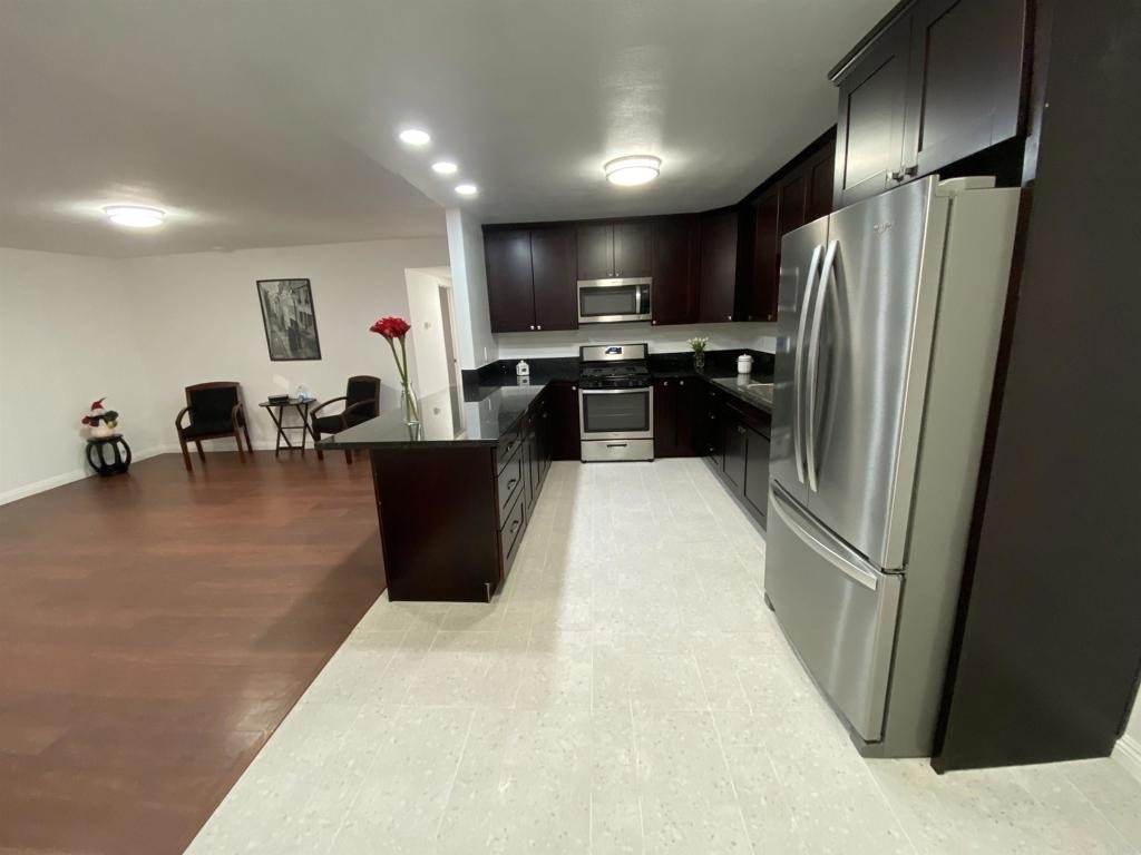 841 40th St. - Photo 3