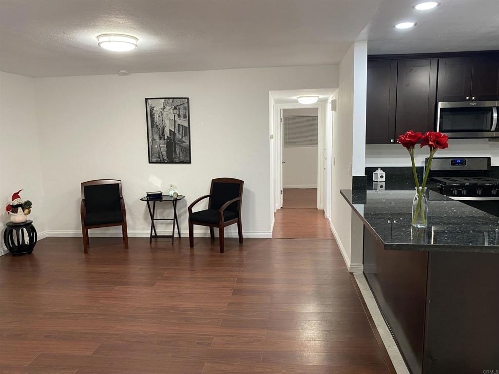 841 40th St. - Photo 2
