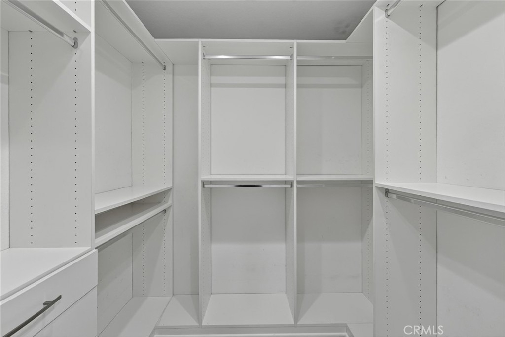 950 Cagney - Photo 11