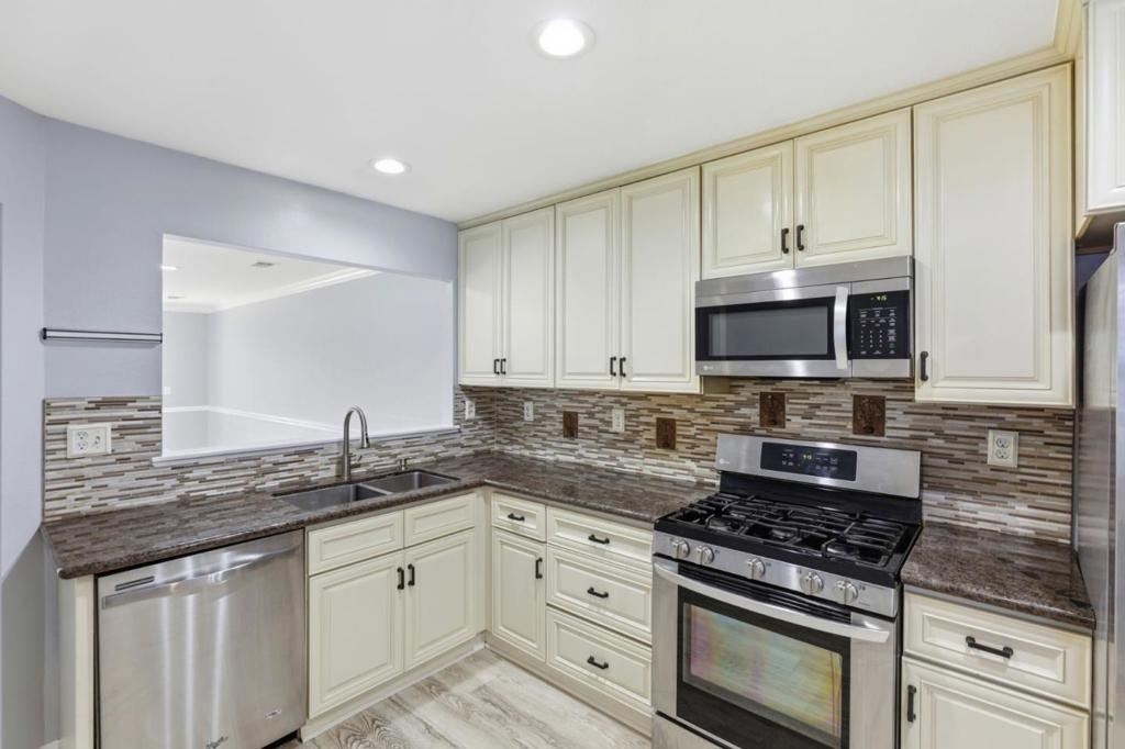 17125 Creekside Circle - Photo 4