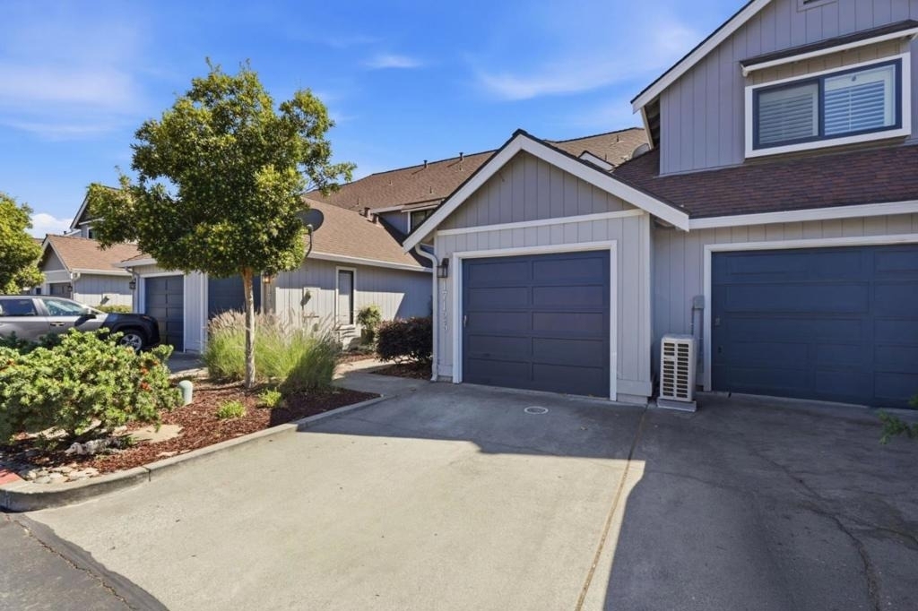 17125 Creekside Circle - Photo 1